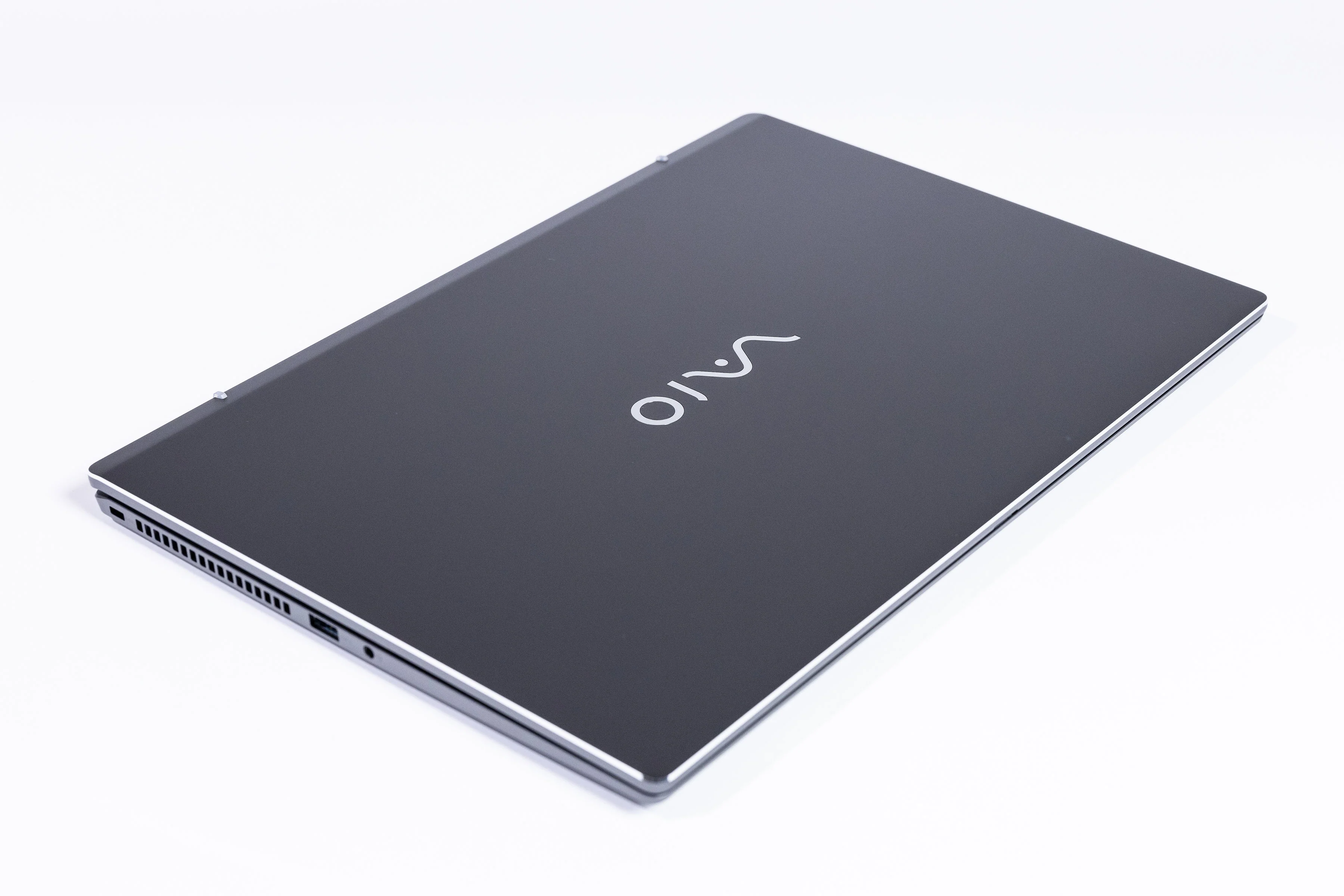 VAIO FS 16" Laptop | Windows 11 Home | Intel® Core™ Ultra 7 (16-Core, AI) | FHD Touch Display | THX® Spatial Audio | All-Aluminum Chassis - Image 9